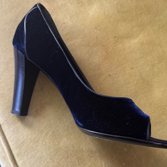 Hugo Boss Women's Elegant Dark Blue Velvet Heels - Picture 10 of 11